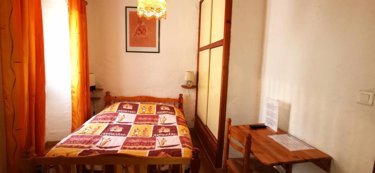 Auberge Lou Jas Soleilhas Buitenkant foto