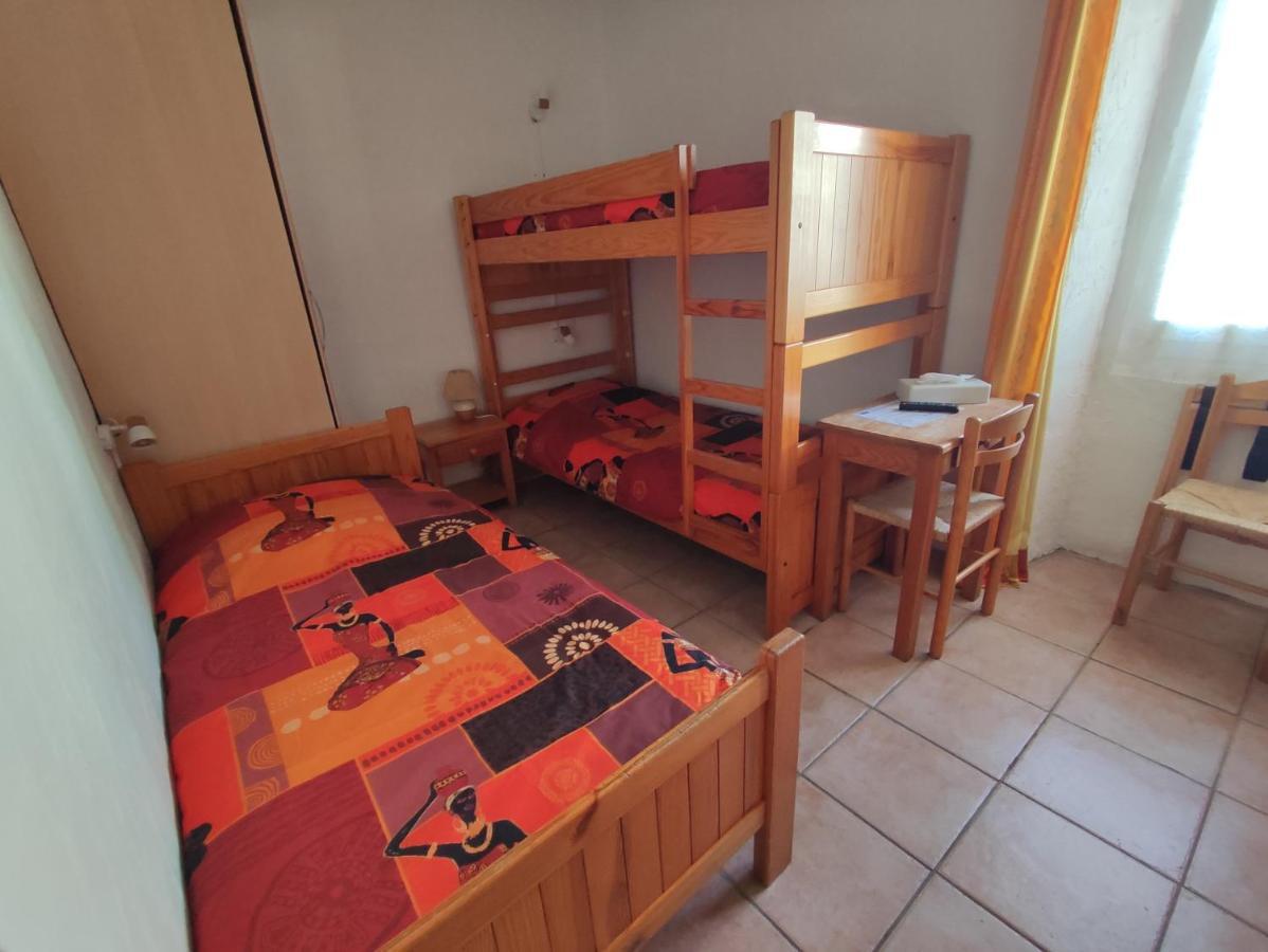 Auberge Lou Jas Soleilhas Buitenkant foto