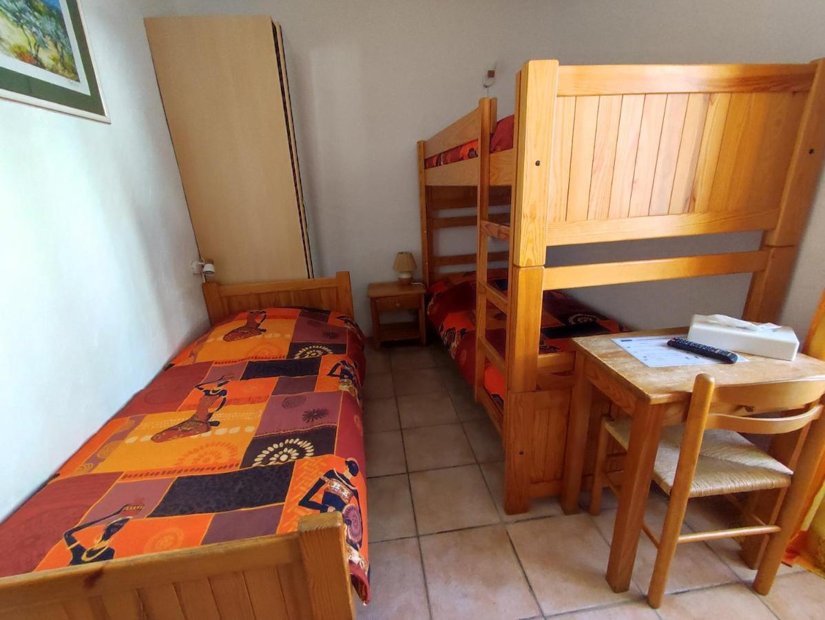 Auberge Lou Jas Soleilhas Buitenkant foto
