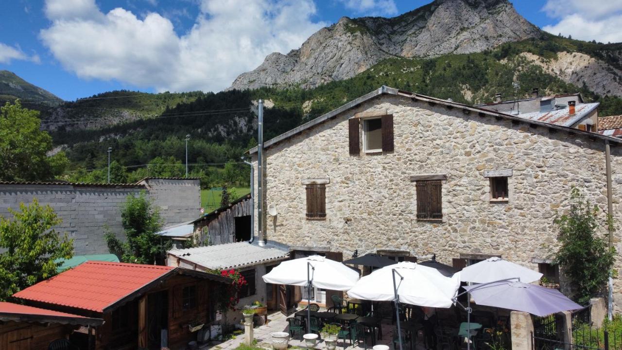 Auberge Lou Jas Soleilhas Buitenkant foto