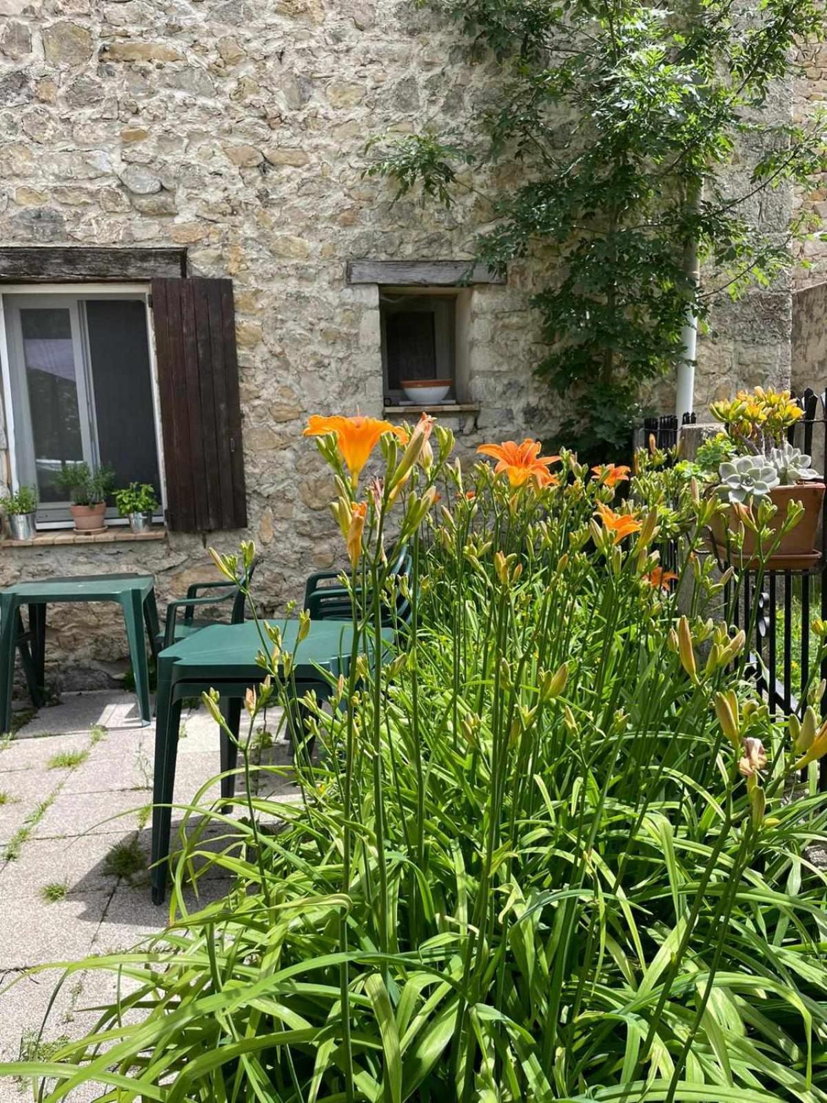 Auberge Lou Jas Soleilhas Buitenkant foto